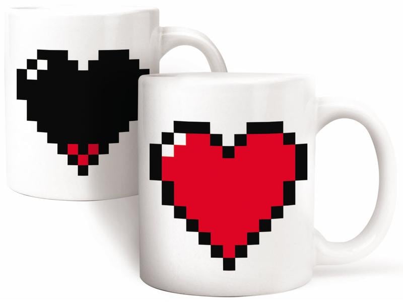 [1124750] Kikkerland Kaffeetasse Pixel Herz mit Farbwechsel
